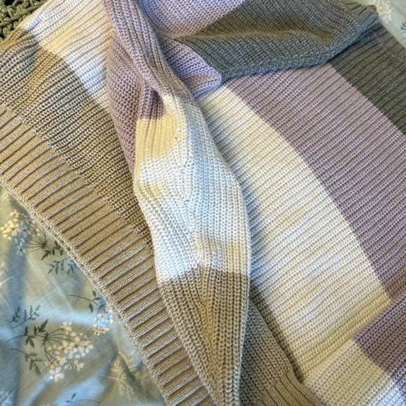 Hollister sweater women’s size M - Picture 5 of 7